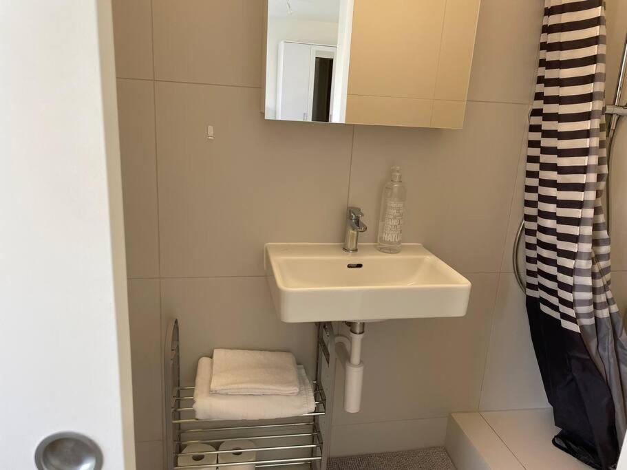 Apartment Studio Proche De La Gare ! *
